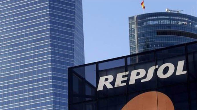 La caída del precio del crudo perjudica a Repsol.