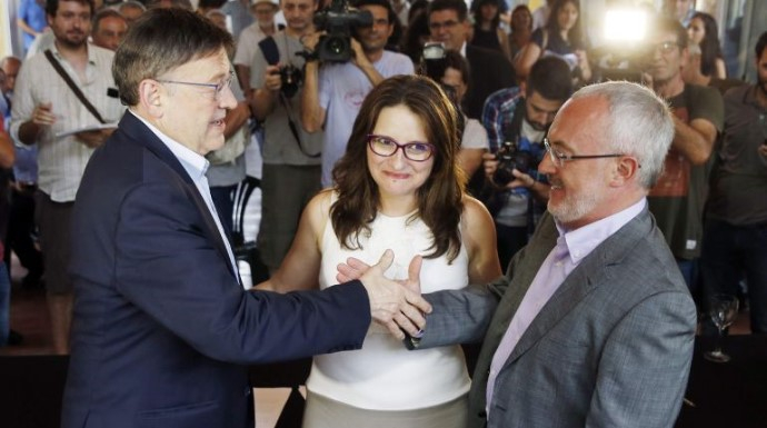 Ximo Puig, Mònica Oltra y Antonio Montiel tras firmar el Acuerdo del Botánico.