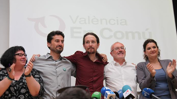 Pablo Iglesias junto a Antonio Montiel y otros dirigentes en un acto en Valencia. 
