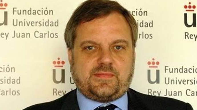 La dimisión de Aristegui sube la presión sobre el diputado Gómez de la Serna.