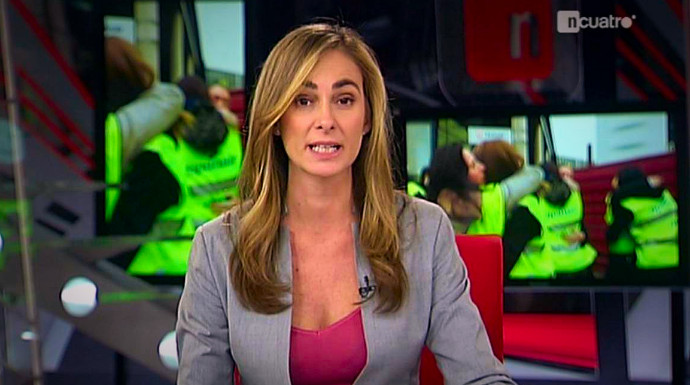 Marta Reyero, presentando un informativo los fines de semana en Cuatro.