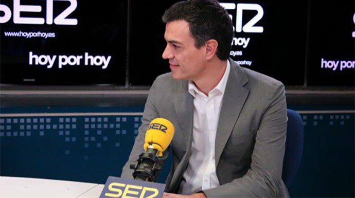 El líder del Partido Socialista, Pedro Sánchez, en los estudios de la SER. 