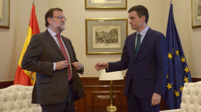 La imagen del día, la de Rajoy negándole el saludo -parece que involuntariamente- a Sánchez.