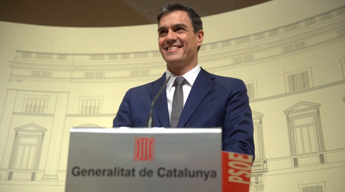 Pedro Sánchez compareciendo en la sede de Presidencia de la Generalitat.