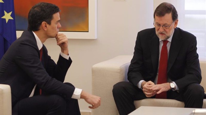 Rajoy y Sánchez en La Moncloa. 