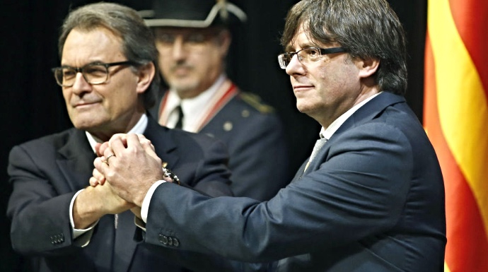 Artur Mas y Carles Puigdemont, el día del relevo. 