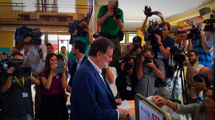 El presidente del PP, ejerciendo su derecho al voto en Madrid.