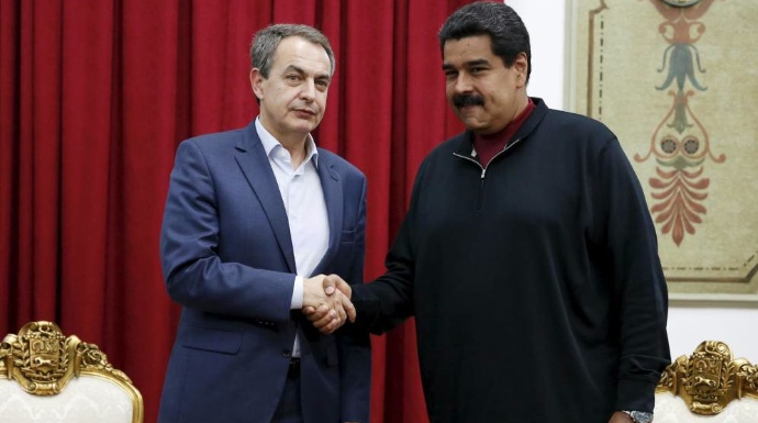 Zapatero, en una de sus visitas para mediar, reunido con Maduro
