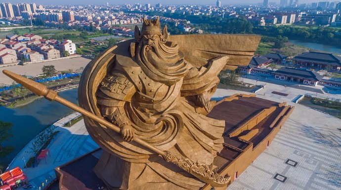 La estatua ha sido inaugurada en el parque Guan Yu de Jingzhou de China.