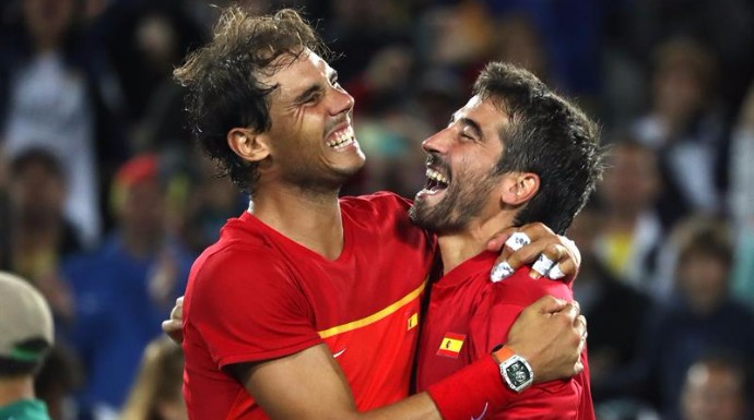 Los tenistas Marc López y Rafa Nadal pletóricos tras su triunfo. 