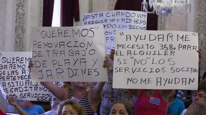 Las mujeres afectadas asistieron al último pleno del Ayuntamiento para pedir que se las escuche. 