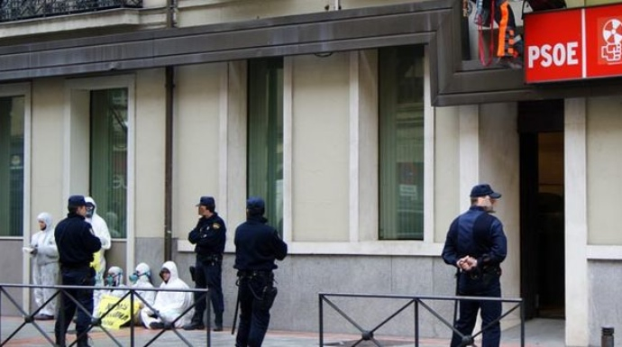 La sede del PSOE vigilada por agentes de la Policía Nacional