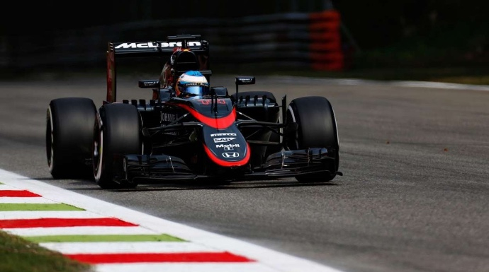Fernando Alonso al volante del McLaren.
