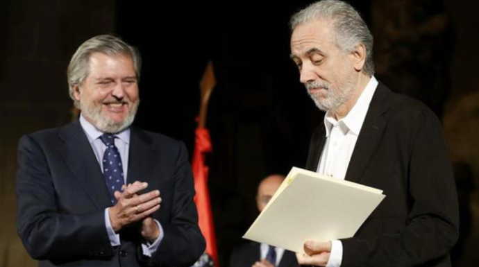 Fernando Trueba recogió el Premio Nacional de Cine de la mano de Méndez de Vigo. 