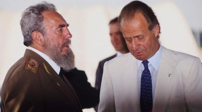El Rey Juan Carlos junto a Fidel Castro.