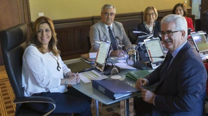 Susana Díaz preside una reunión del gobierno andaluz.