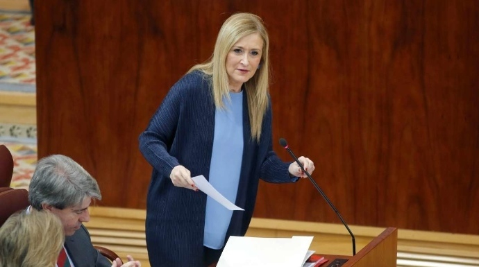 La presidenta de la Comunidad de Madrid en una sesión de control en la Asamblea.