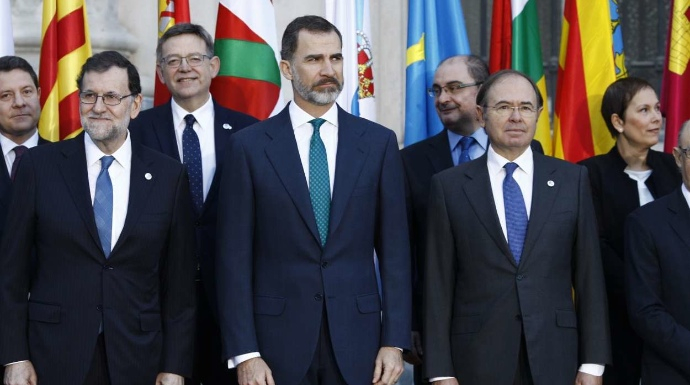 El Rey y Rajoy en la foto de familia de la Conferencia de Presidentes.