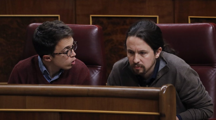 Íñigo Errejón y Pablo iglesias, tras su comentada enganchada en el Congreso.