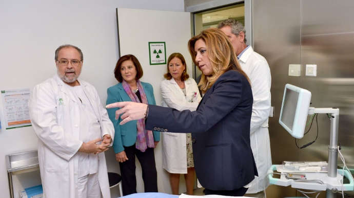 La presidenta andaluza, Susana Díaz, en una visita a un centro hospitalario.