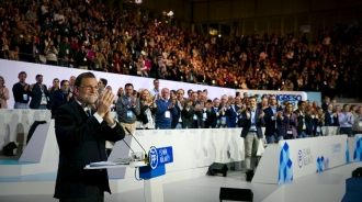 Rajoy mantiene a Cospedal y a su núcleo duro y asciende a Maíllo a coordinador