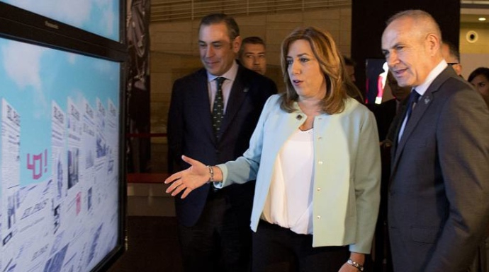 La presidenta de Andalucía, Susana Díaz, junto con el director de El País, Antonio Caño.