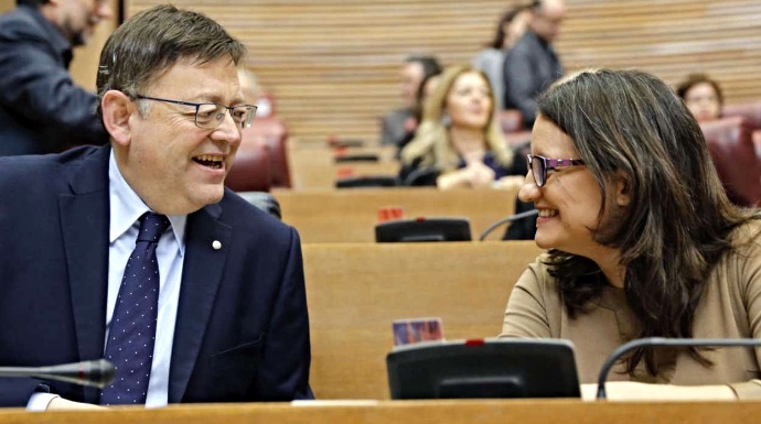 Ximo Puig y Mónica Oltra, en una sesión de Les Corts.