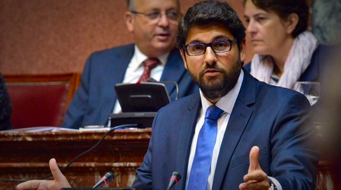El nuevo presidente de Murcia, en la Cámara regional.