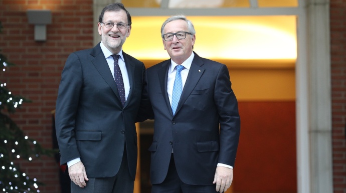 El presidente del Gobierno, Mariano Rajoy, y el de la Comisión Europea, Jean-Claude Juncker, en Moncloa el pasado mes de diciembre