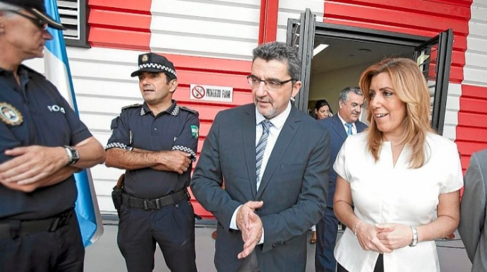 Susana Díaz. junto al diputado Antonio Gutiérrez Limones, uno de sus hombres fuertes en el Congreso.