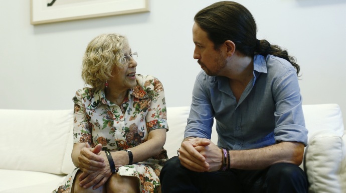 Manuel Carmena y Pablo Iglesias, en julio de 2015 en el Ayuntamiento de Madrid