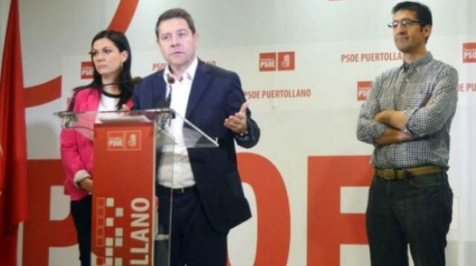 Emiliano García-Page. A su derecha, el presidente de la Diputación de Ciudad Real, José Manuel Caballero.
