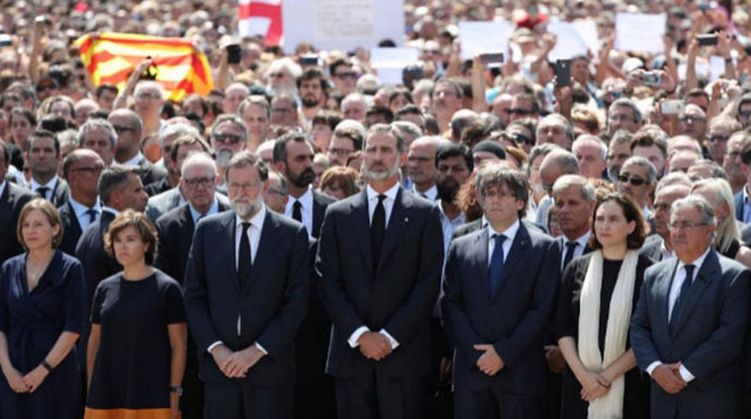 Minuto de silencio en Barcelona encabezado por el Rey.