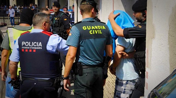 Guardia Civil y Mossos, chocaron en Alcanar.