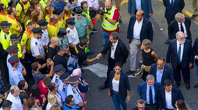 José Luis Rodríguez Zapatero, a su llegada a la manifestación por los atentados de Barcelona y Cmbrils.