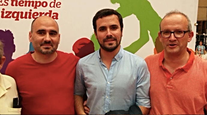 A la izquierda (con jersey rojo) David Rodríguez junto a Alberto Garzón.