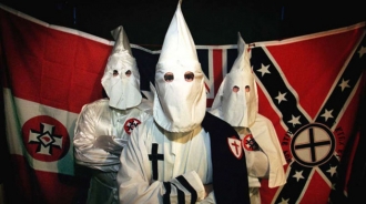 El Ku Klus Klan apoya a Torra y a Puigdemont por su entrañable defensa racial