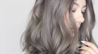 Los reflejos ahumados: el pelo gris toma las calles