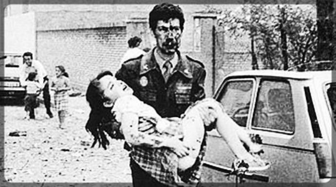 Una imagen icónica del horror, tomada en 1991 en el atentado de la casa cartel de Vic, aunque también se ha atribuido a las masacres de Hipercor y de Zaragoza