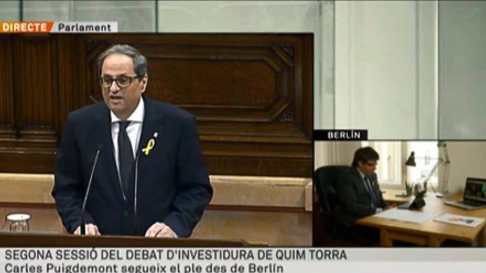 Tv3 dio imágenes del discurso de investidura de Quim Torra y de Carles Puigdemont a la vez.