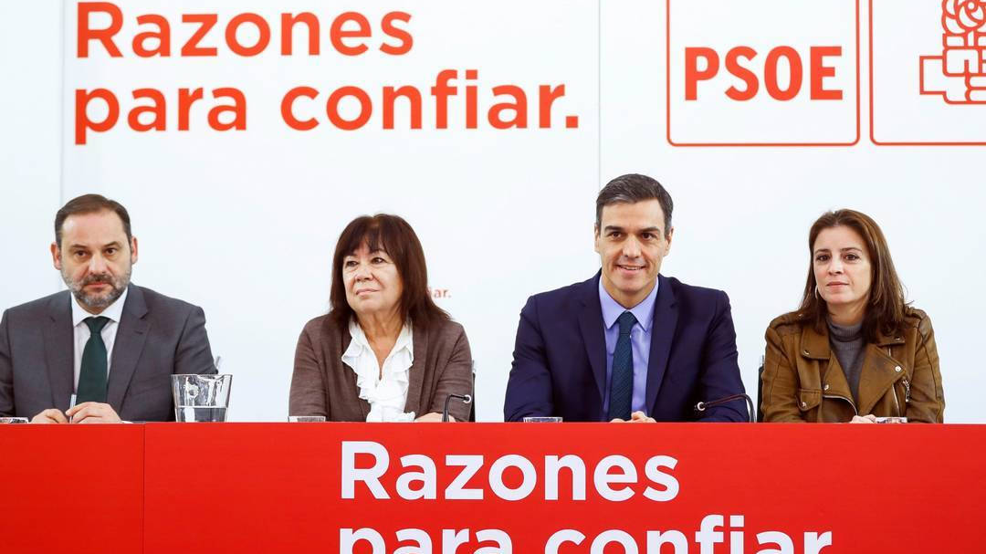 Sánchez, flanqueado por Ábalos, Narbona y Lastra, núcleo duro de la cúpula de PSOE