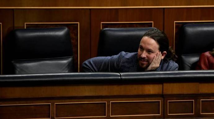 Pablo Iglesias, este jueves, solo en el banco azul del Gobierno.