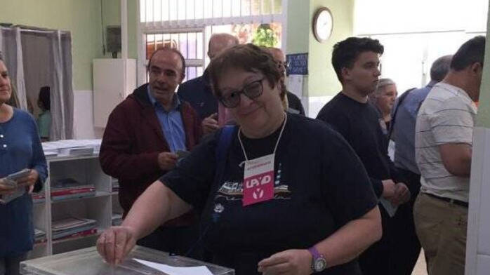 Beatriz Rabasa, candidata de UPyD a la alcaldía de Valencia, votando en 2019