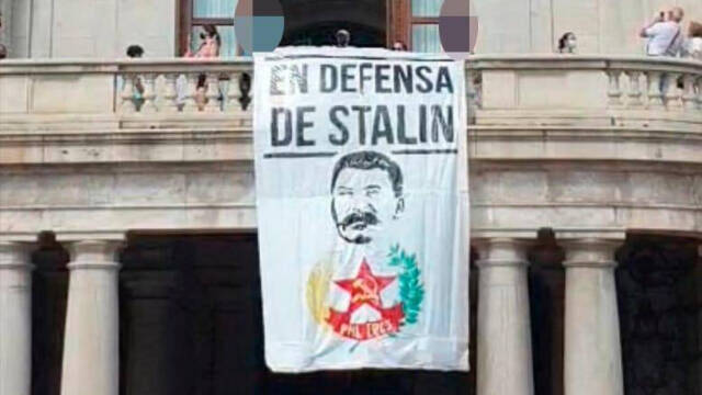 Imagen de la pancarta de Stalin colocada en el balcón del Ayuntamiento de Valencia