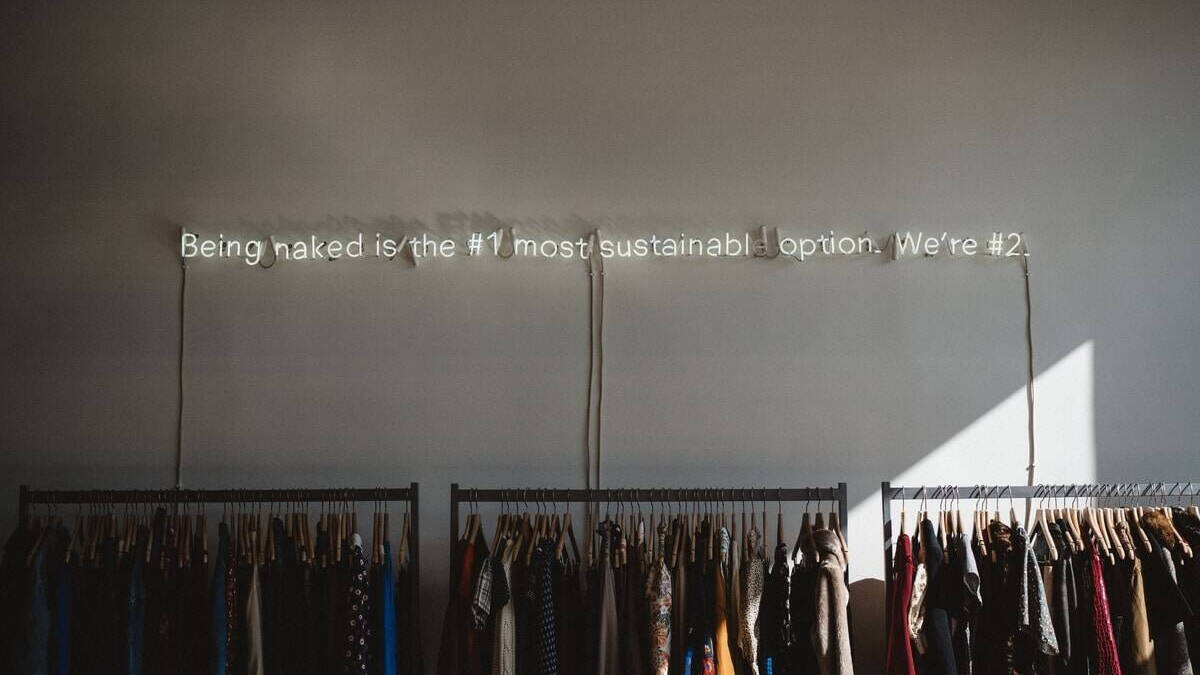 5 marcas de ropa sostenible que arrasan en la moda