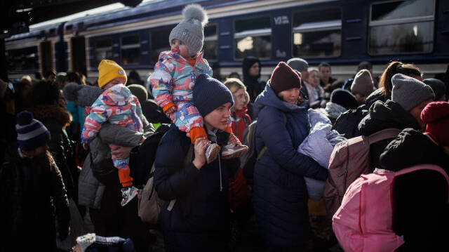 Miles de personas salen de Ucrania huyendo de la guerra