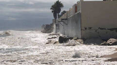 La ministra Ribera pasa del alcalde de Tavernes por el desastre de la playa