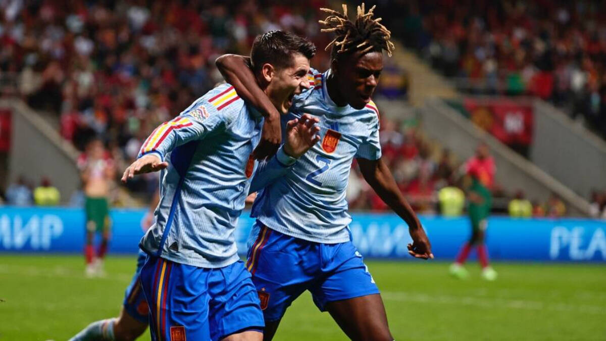 Morata y Nico Williams celebran el gol de España en Braga. 