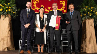 Orihuela entrega la Medalla de Oro de la Ciudad a la Escuela Politécnica Superior 