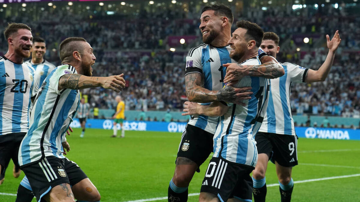 Los jugadores de Argentina celebran el gol de Leo Messi.